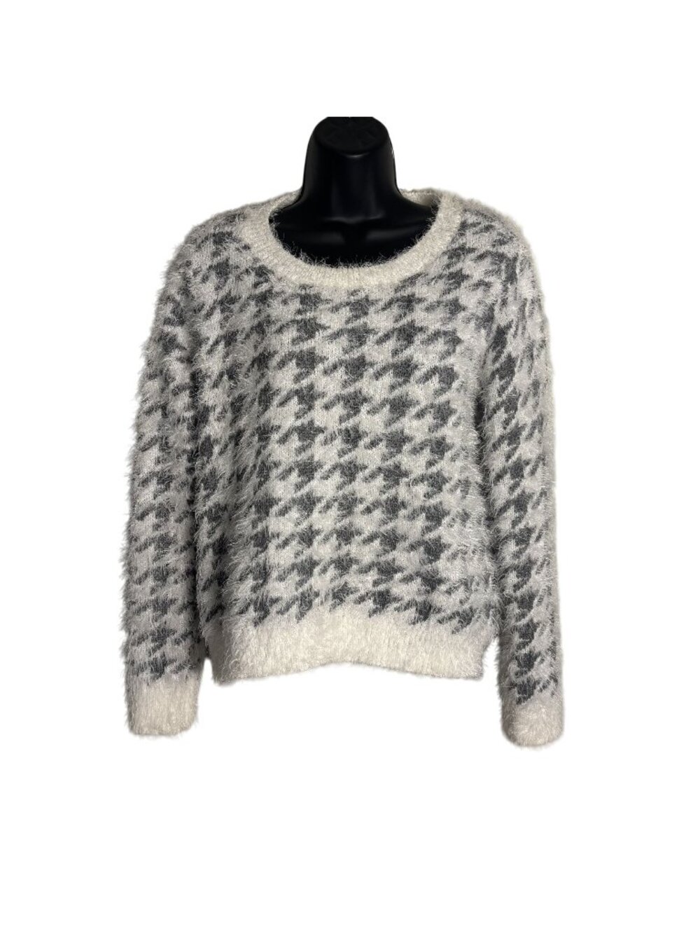Houndstooth Fuzzy Sweater By Mudd Gray & White Soft Knit Pullover Size Small